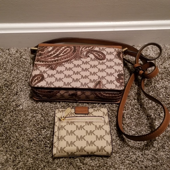Michael Michael Kors Messenger and Wallet